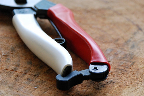 Okatsune Small Bypass Secateurs 101