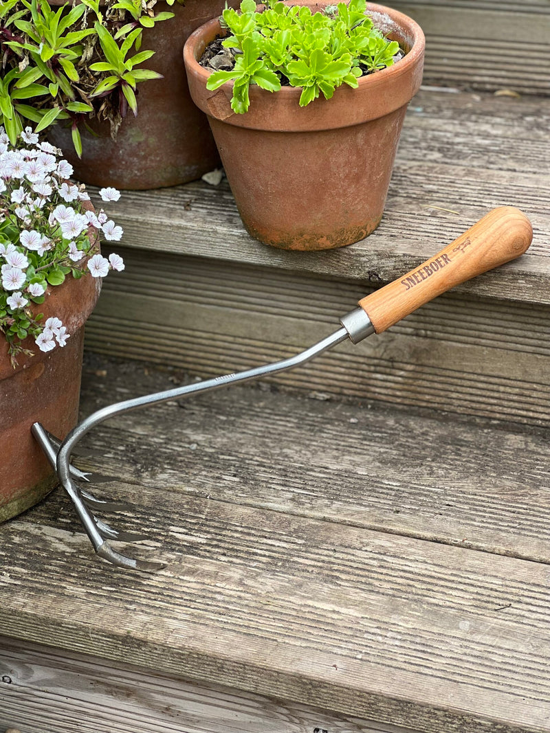 Sneeboer Hand Garden Rake with Ash Handle